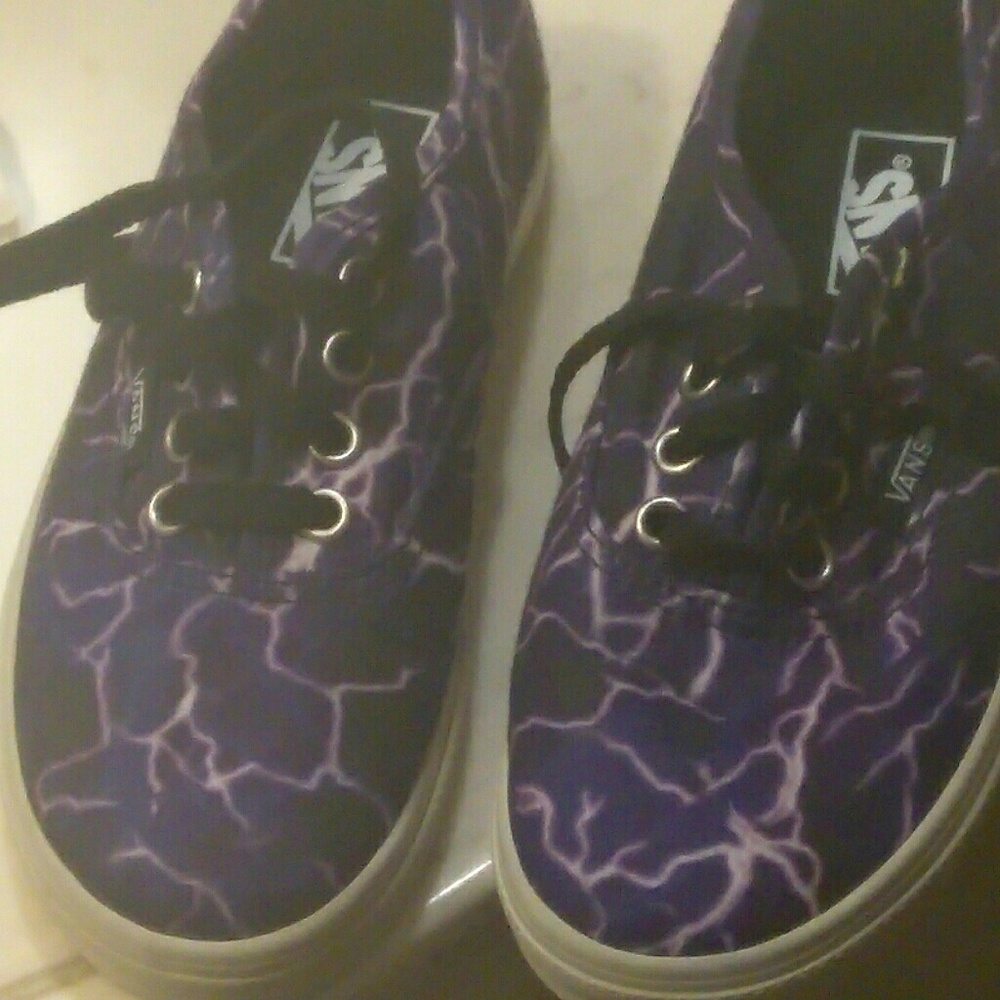 Brand new purple Vans tennis shoes( girls size 11)